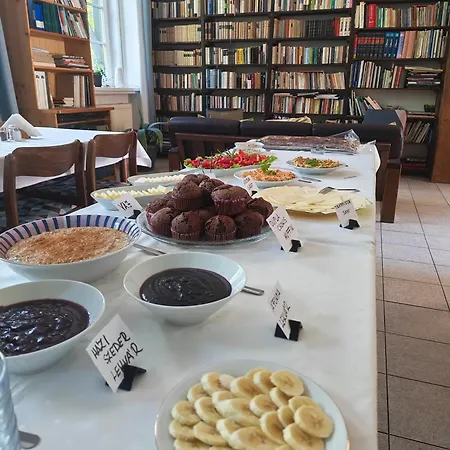 Kunbabonyi Vendeghaz * Kunszentmiklos